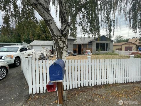 Photo of 845 N Devon Avenue, East Wenatchee, WA 98802 (MLS # 2443610)