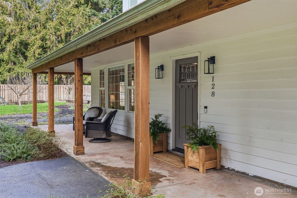 Photo of 128 Arbor Lane, Longview, WA 98632 (MLS # 2482796)