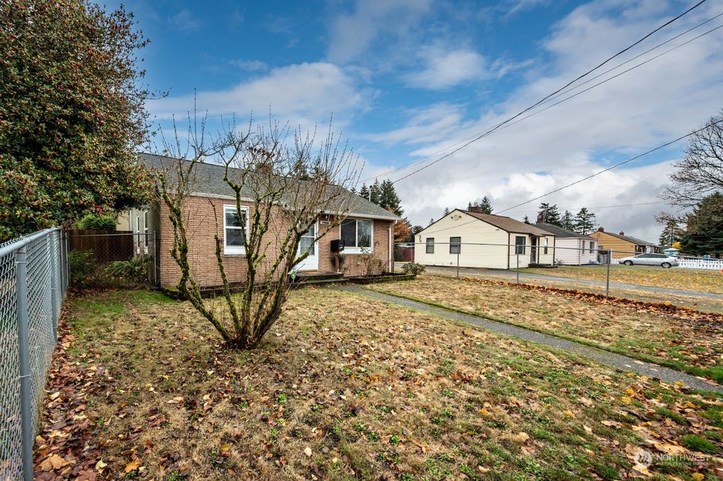 Photo of 17324 34th Avenue S, SeaTac, WA 98188 (MLS # 2014839)
