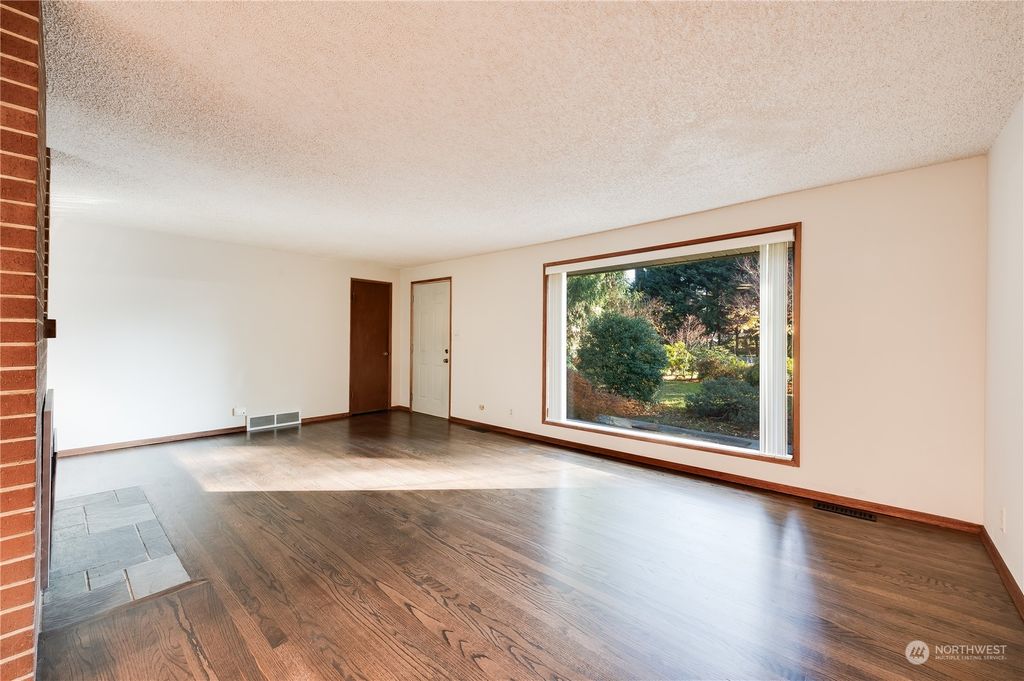 Photo of 15420 SE 142nd Place, Renton, WA 98059 (MLS # 2180249)