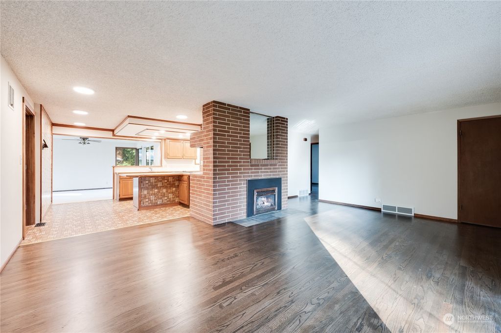 Photo of 15420 SE 142nd Place, Renton, WA 98059 (MLS # 2180249)