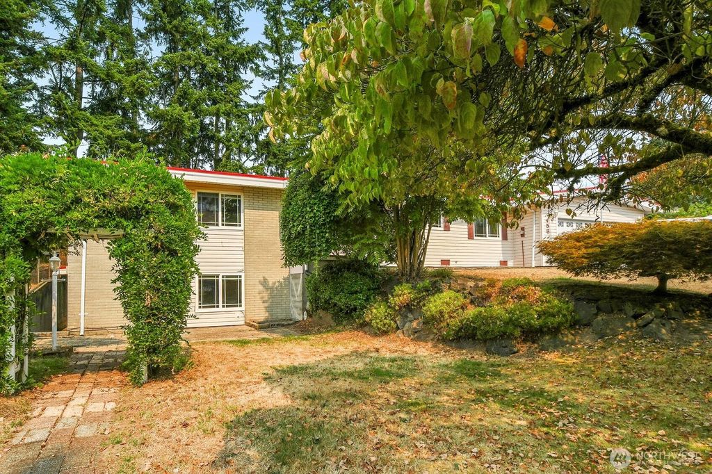 Photo of 458 SW 127th Street, Burien, WA 98146 (MLS # 2421694)