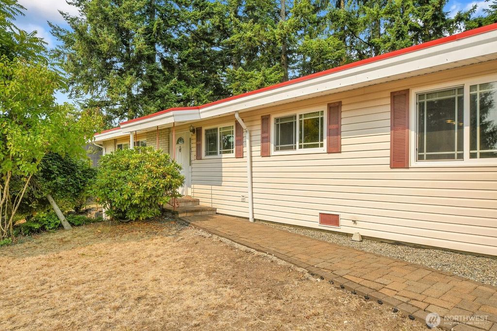 Photo of 458 SW 127th Street, Burien, WA 98146 (MLS # 2421694)