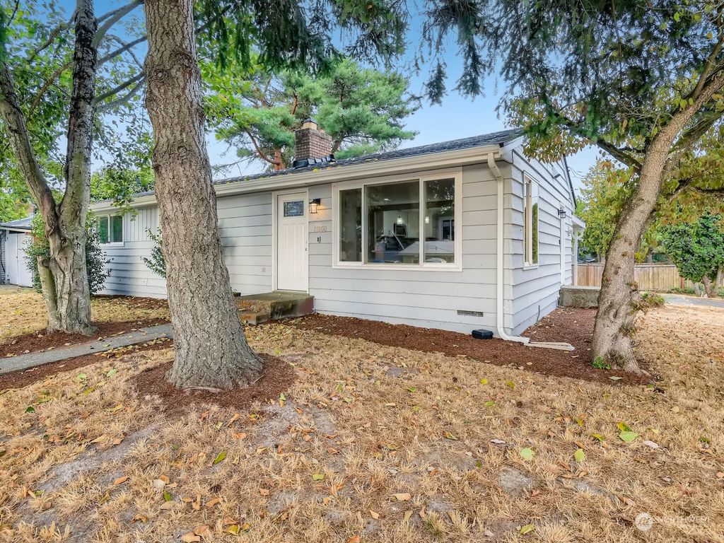 Photo of 11860 14th Avenue S, Burien, WA 98168 (MLS # 1996795)