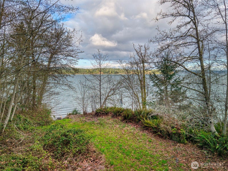 2401 NE Solar View Court