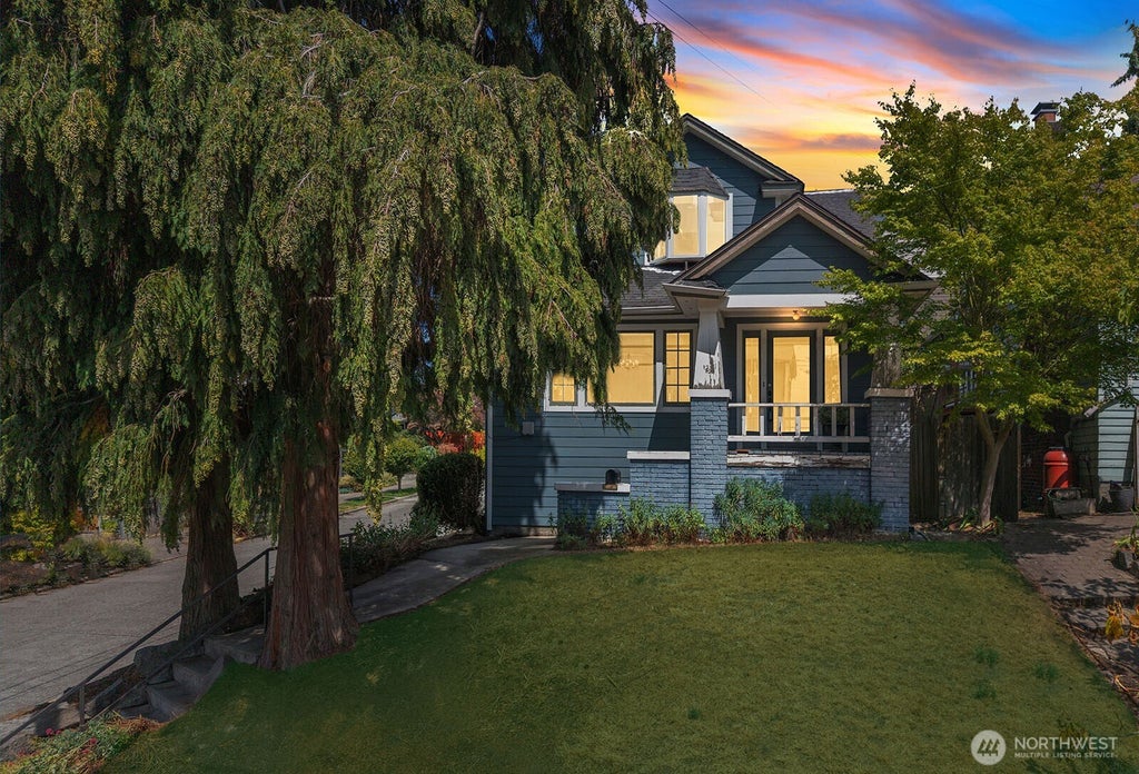 Photo of 102 N 41st Street, Seattle, WA 98103 (MLS # 2561531)
