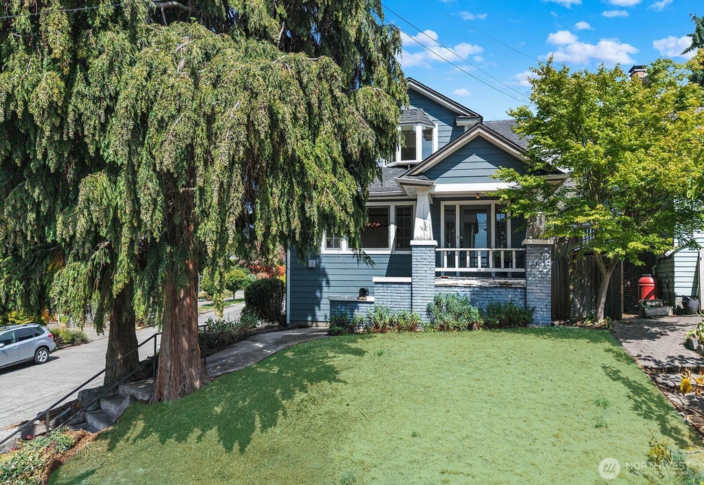 Photo of 102 N 41st Street, Seattle, WA 98103 (MLS # 2561531)