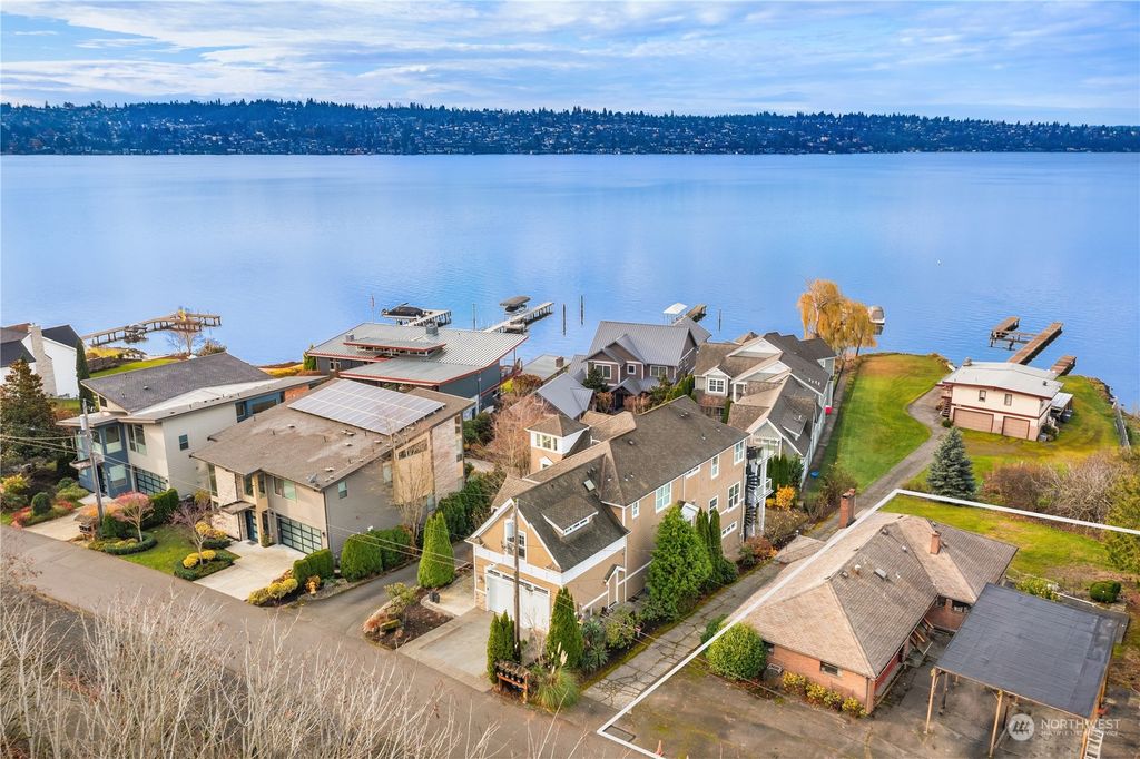 Photo of 3015 Mountain View Avenue N, Renton, WA 98056 (MLS # 2317760)