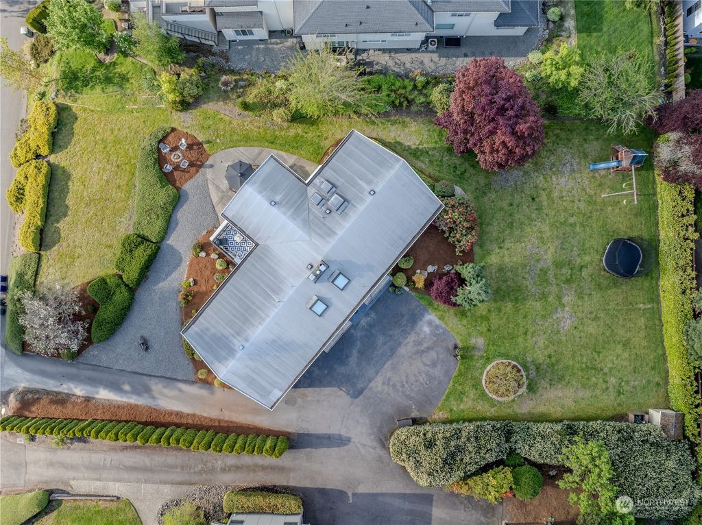 Photo of 2646 90th Avenue NE, Clyde Hill, WA 98004 (MLS # 2273055)