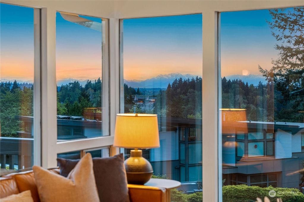 Photo of 2646 90th Avenue NE, Clyde Hill, WA 98004 (MLS # 2273055)