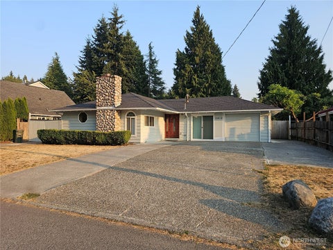 Photo of 15619 NE 1st Place, Bellevue, WA 98008 (MLS # 2566734)