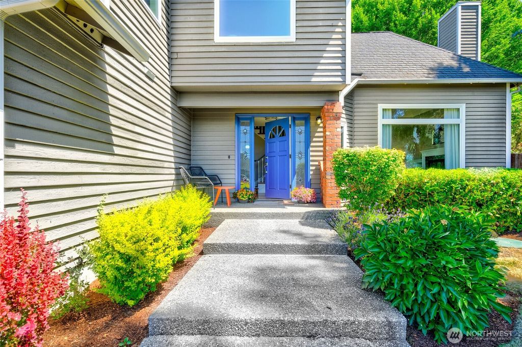 Photo of 520 208th Avenue NE, Sammamish, WA 98074 (MLS # 2411829)