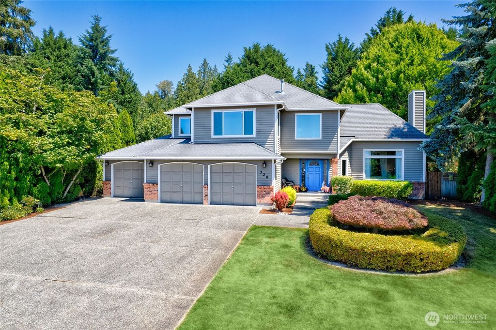Photo of 520 208th Avenue NE, Sammamish, WA 98074 (MLS # 2411829)