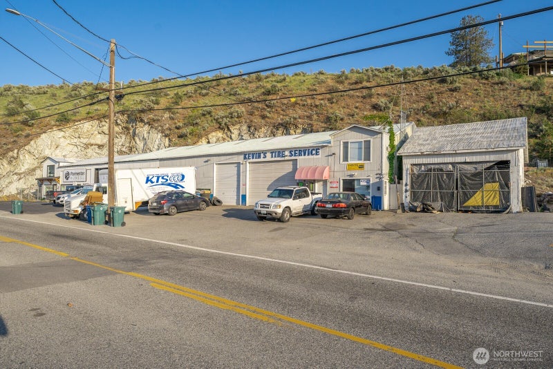 1217 W Woodin Avenue