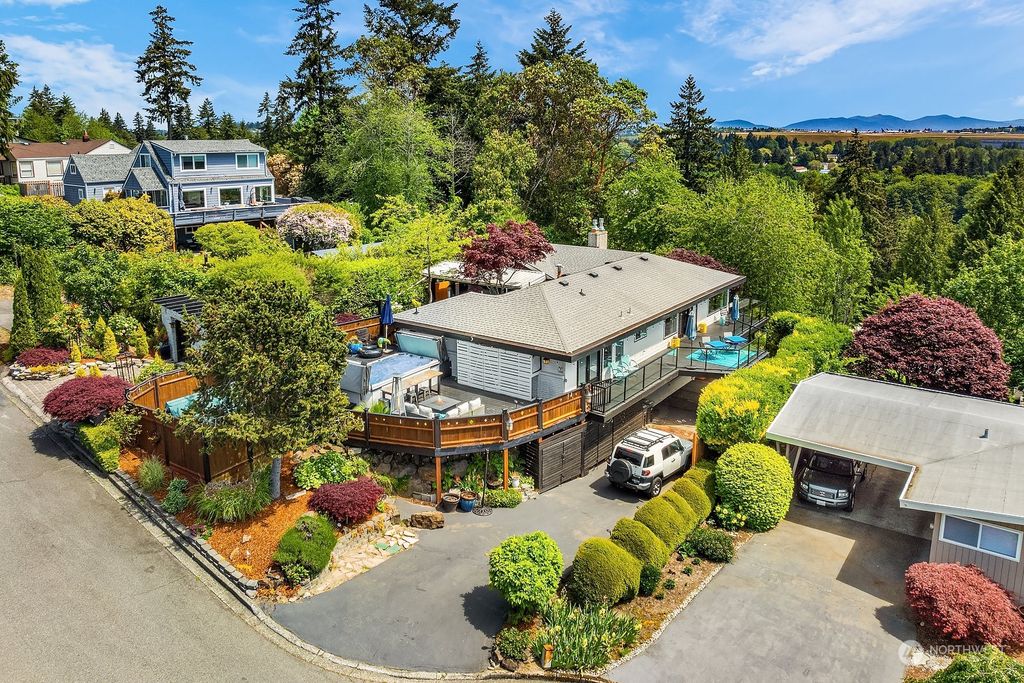 Photo of 16404 9th Avenue SW, Burien, WA 98166 (MLS # 2241281)