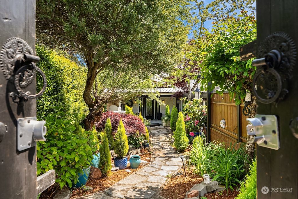 Photo of 16404 9th Avenue SW, Burien, WA 98166 (MLS # 2241281)