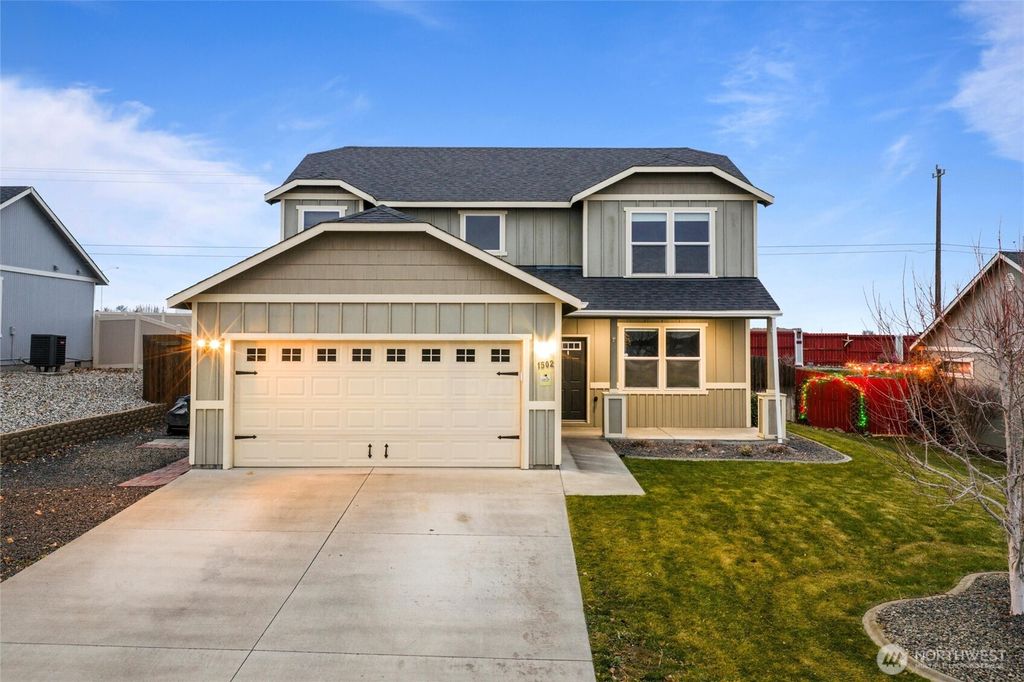 Photo of 1502 W Tennessee Drive, Moses Lake, WA 98837 (MLS # 2460384)