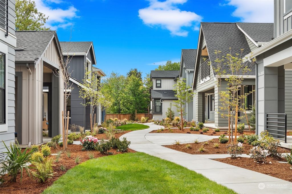 Photo of 10292 (HS 17) 135th Circle NE, Kirkland, WA 98033 (MLS # 2243253)