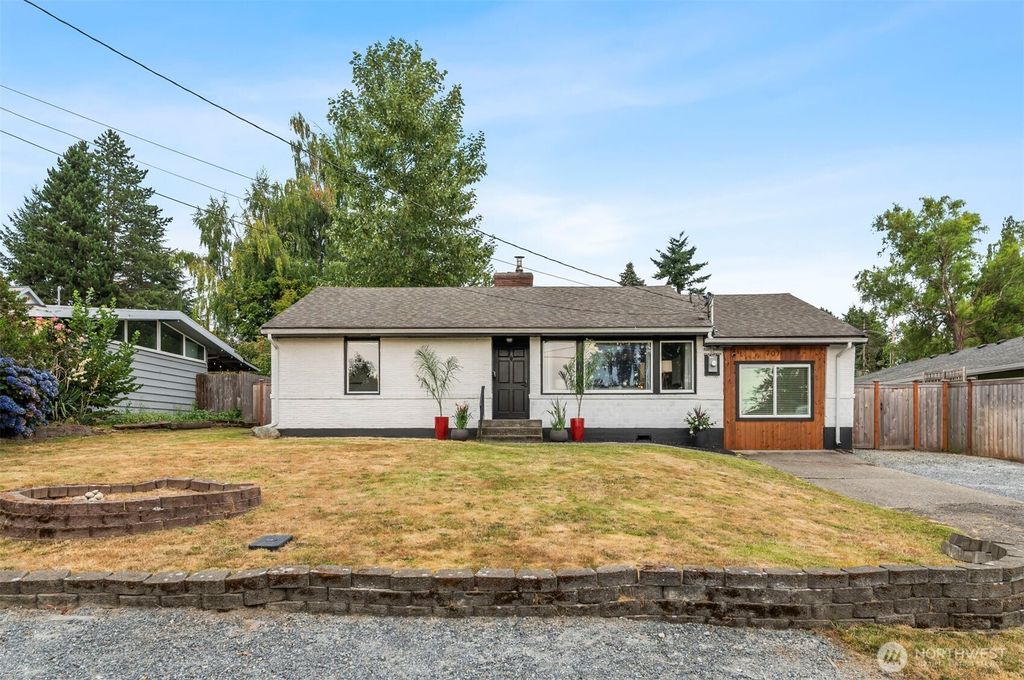 Photo of 707 Avenue K, Snohomish, WA 98290 (MLS # 2415368)