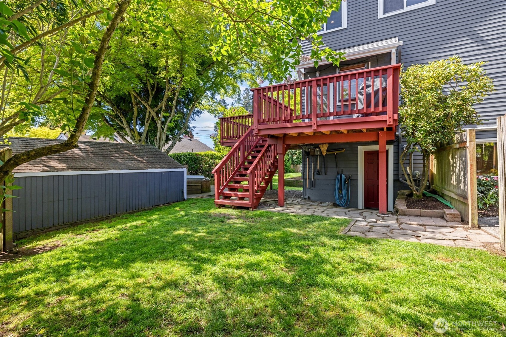 5210 35th Avenue NE