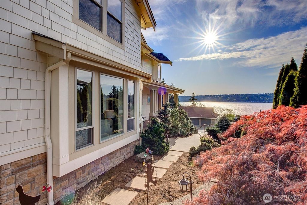 Photo of 514 205th Avenue NE, Sammamish, WA 98074 (MLS # 2513586)