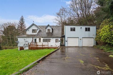 Photo of 728 Dakota Street, Raymond, WA 98577 (MLS # 2496675)