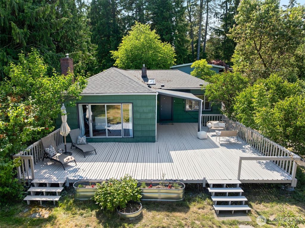 Photo of 17633 10th Avenue NE, Shoreline, WA 98155 (MLS # 2394226)