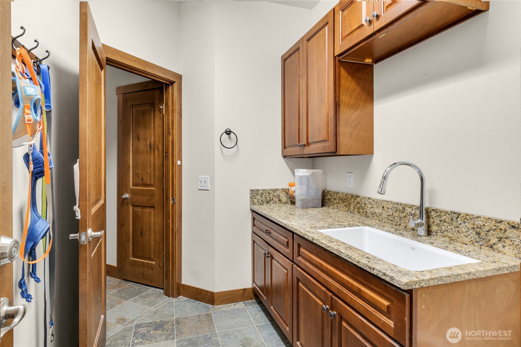 Cle Elum, Washington, 98922, United States, 3 Bedrooms Bedrooms, ,3 BathroomsBathrooms,Residential,Active,2031010