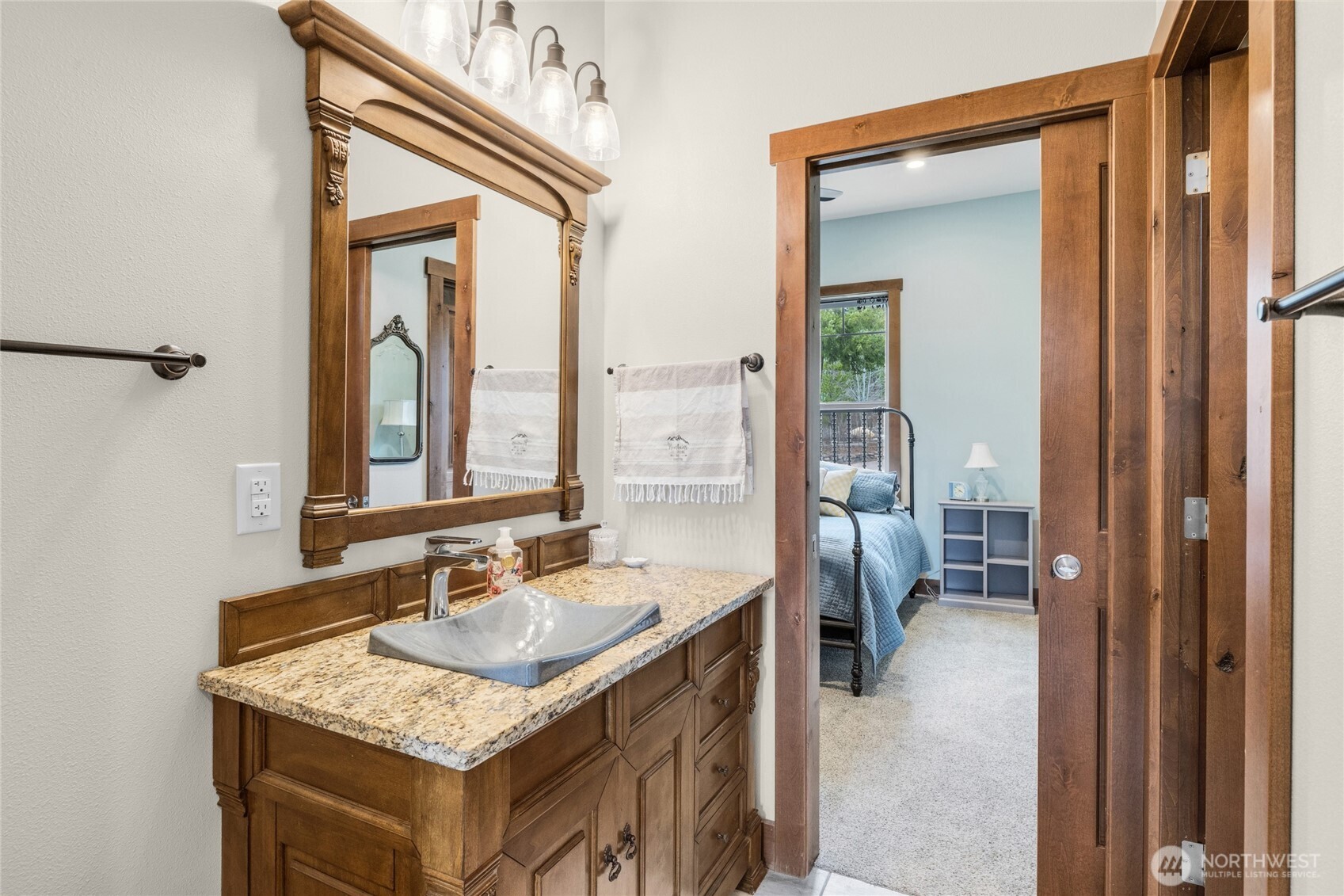 Cle Elum, Washington, 98922, United States, 3 Bedrooms Bedrooms, ,3 BathroomsBathrooms,Residential,Active,2031010