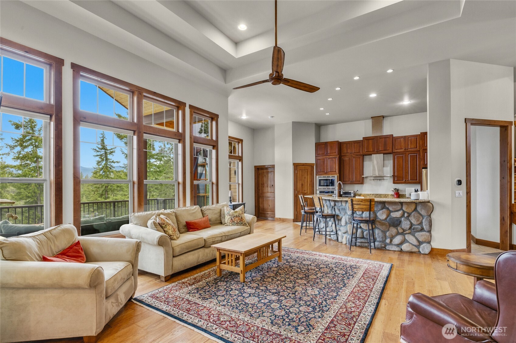 Cle Elum, Washington, 98922, United States, 3 Bedrooms Bedrooms, ,3 BathroomsBathrooms,Residential,Active,2031010