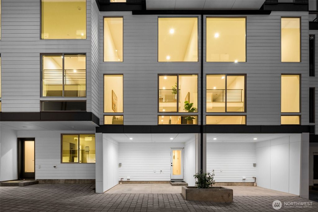 Photo of 4420 Midvale Avenue N, Seattle, WA 98103 (MLS # 2515977)