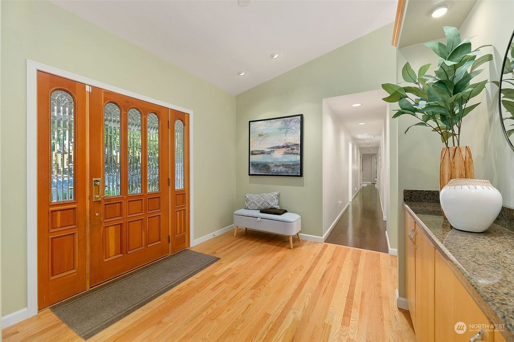 Photo of 13704 NE 48th Place, Bellevue, WA 98005 (MLS # 2147317)