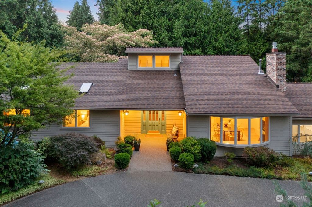 Photo of 13704 NE 48th Place, Bellevue, WA 98005 (MLS # 2147317)