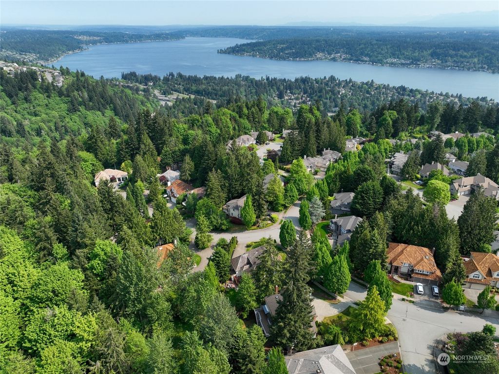 Photo of 18106 NW Montreux Drive, Issaquah, WA 98027 (MLS # 2070521)