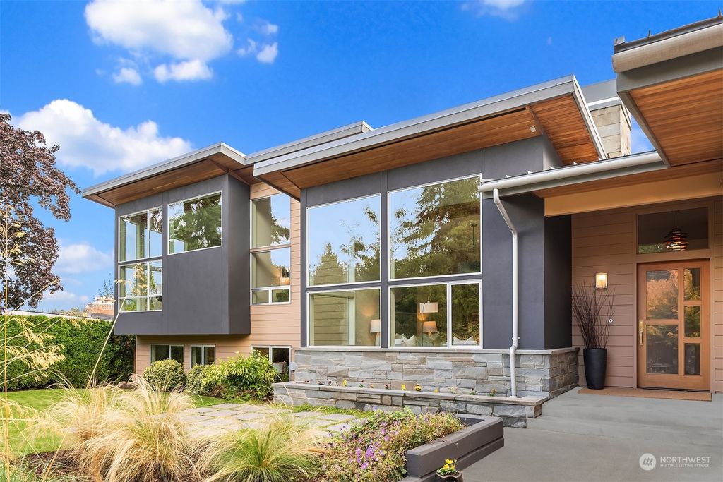 Photo of 3220 103rd Place NE, Bellevue, WA 98004 (MLS # 2295745)