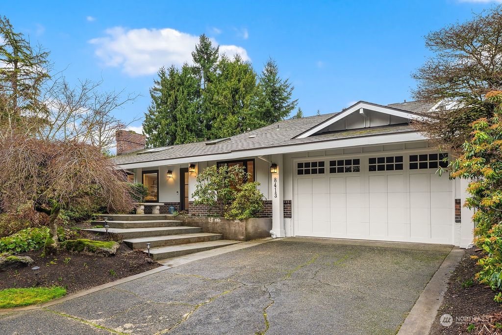 Photo of 8413 SE 33rd Place, Mercer Island, WA 98040 (MLS # 2194359)