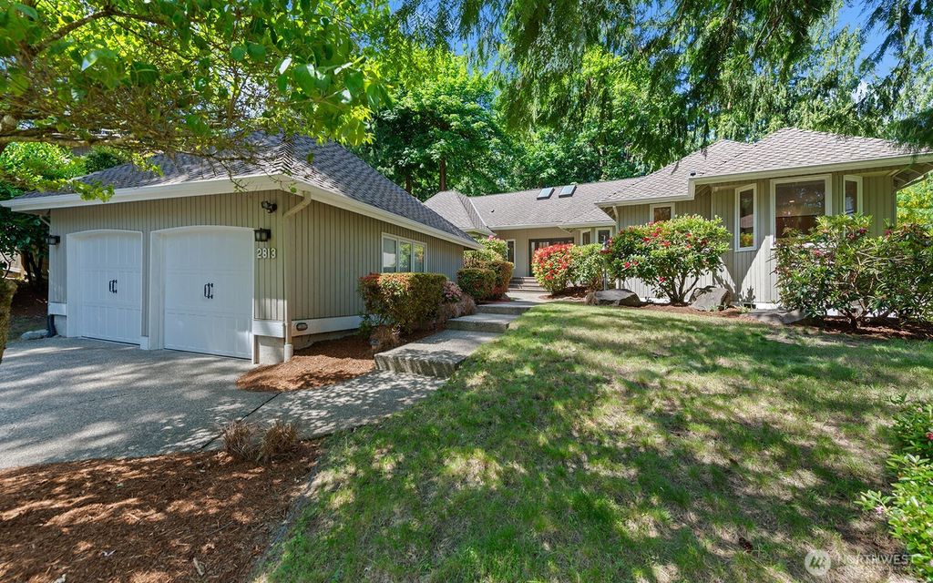 Photo of 2813 222nd Avenue NE, Sammamish, WA 98074 (MLS # 2381462)