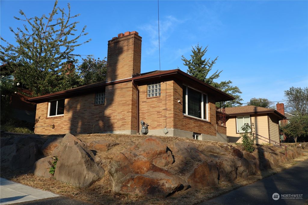 Photo of 2904 S College Street, Seattle, WA 98144 (MLS # 2000194)
