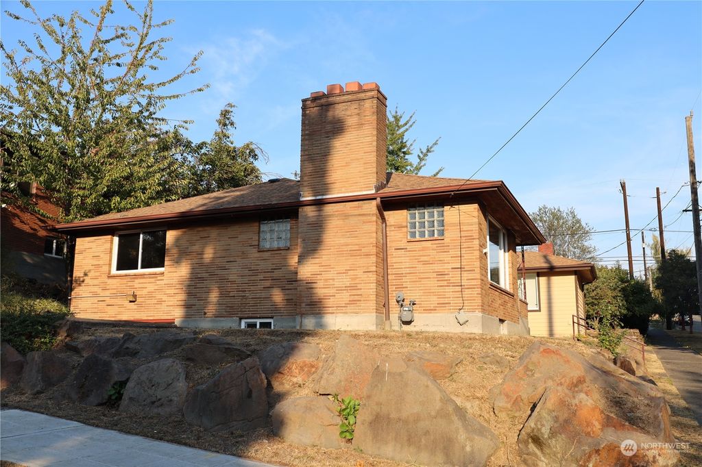 Photo of 2904 S College Street, Seattle, WA 98144 (MLS # 2000194)