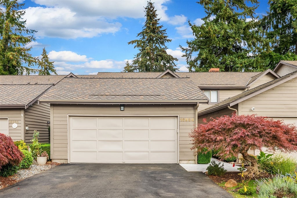 Photo of 16954 65th Lane NE, Kenmore, WA 98028 (MLS # 2594614)