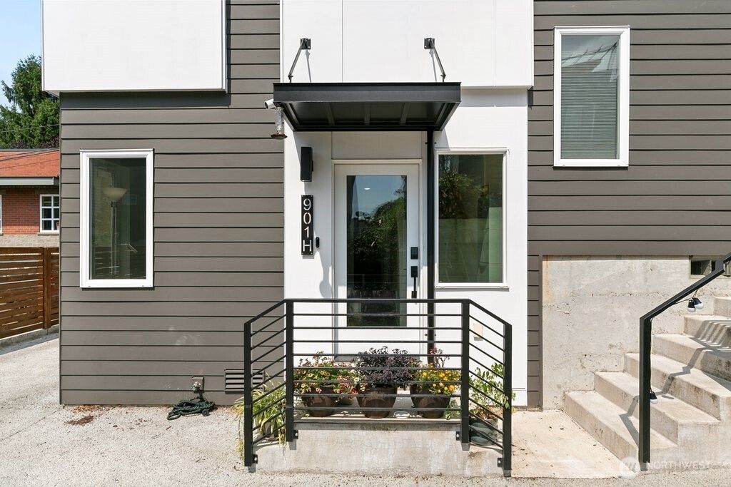Photo of 901 28th Avenue S #H, Seattle, WA 98144 (MLS # 2421185)