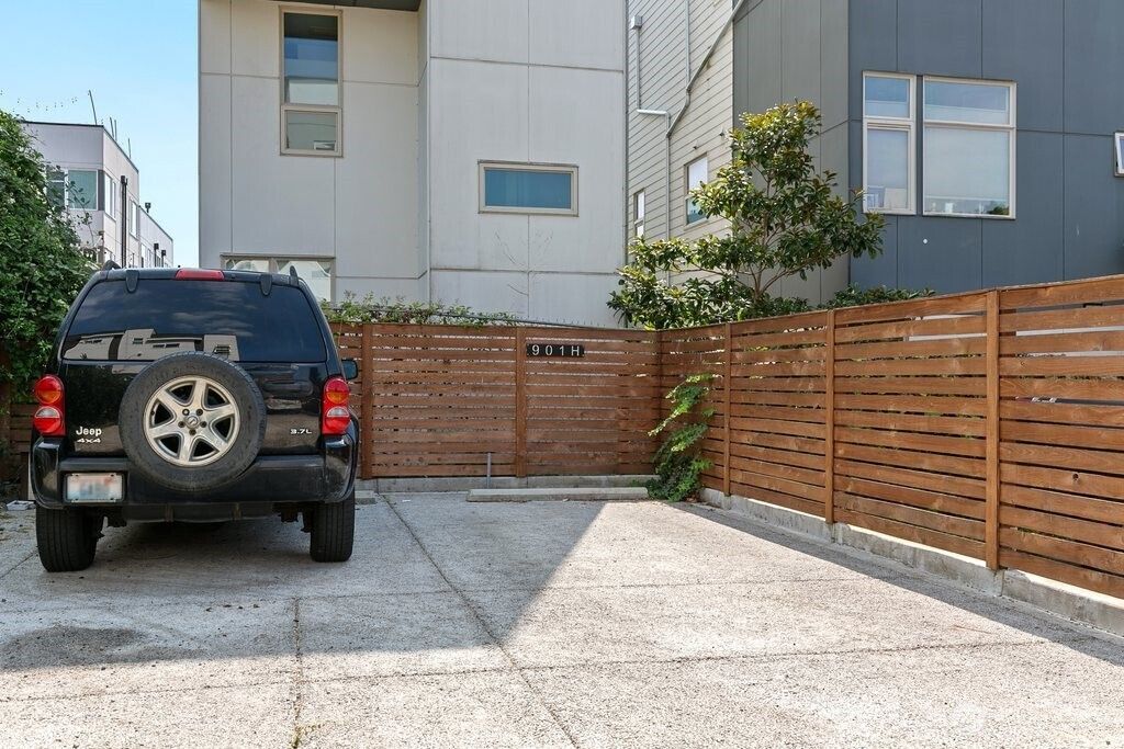 Photo of 901 28th Avenue S #H, Seattle, WA 98144 (MLS # 2421185)