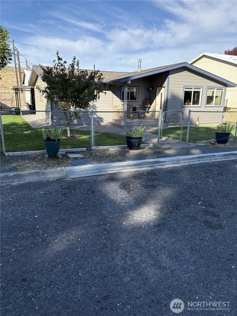 Photo of 219 N Juniper ST, Soap Lake, WA 98851 (MLS # 2591756)