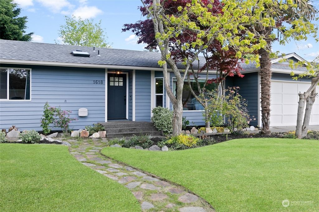 Photo of 1618 SW 327th Street, Federal Way, WA 98023 (MLS # 2234504)