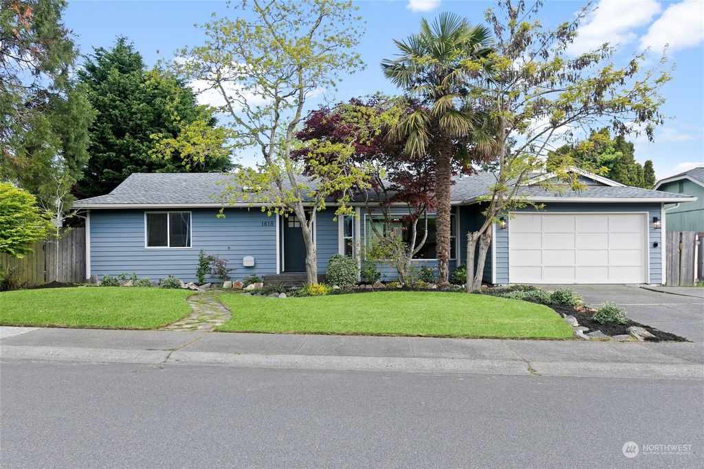 Photo of 1618 SW 327th Street, Federal Way, WA 98023 (MLS # 2234504)
