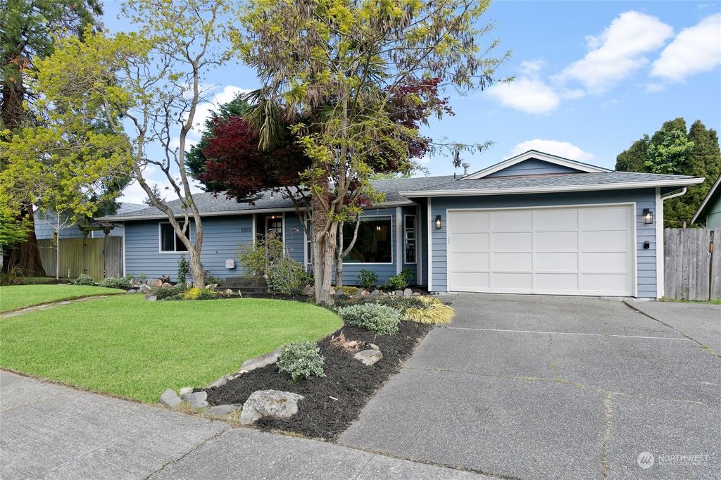 Photo of 1618 SW 327th Street, Federal Way, WA 98023 (MLS # 2234504)