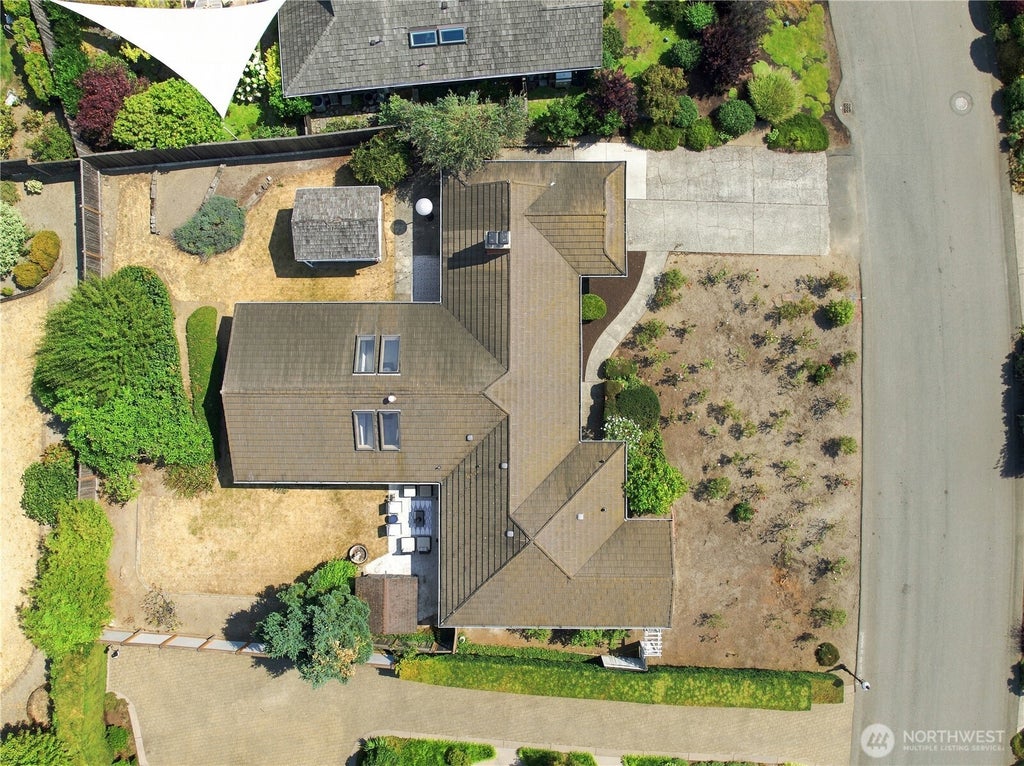 Photo of 9810 Vineyard Crest, Bellevue, WA 98004 (MLS # 2573257)
