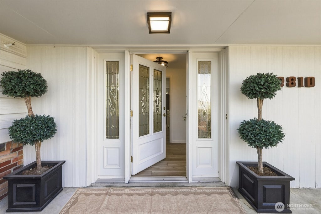 Photo of 9810 Vineyard Crest, Bellevue, WA 98004 (MLS # 2573257)