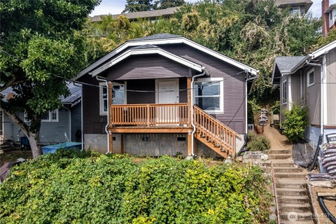Photo of 703 Allen Street, Kelso, WA 98626 (MLS # 2581890)