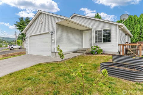 Photo of 53 Michael St ST, Cathlamet, WA 98612 (MLS # 2548293)